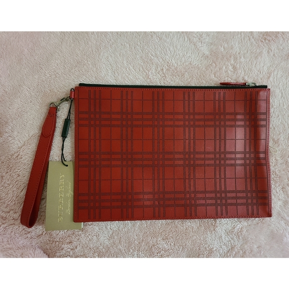Authentic New Burberry Wristlet - Picture 3 of 6